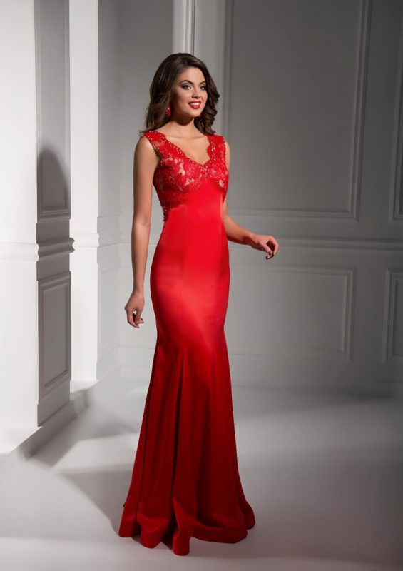 Красное платье в пол