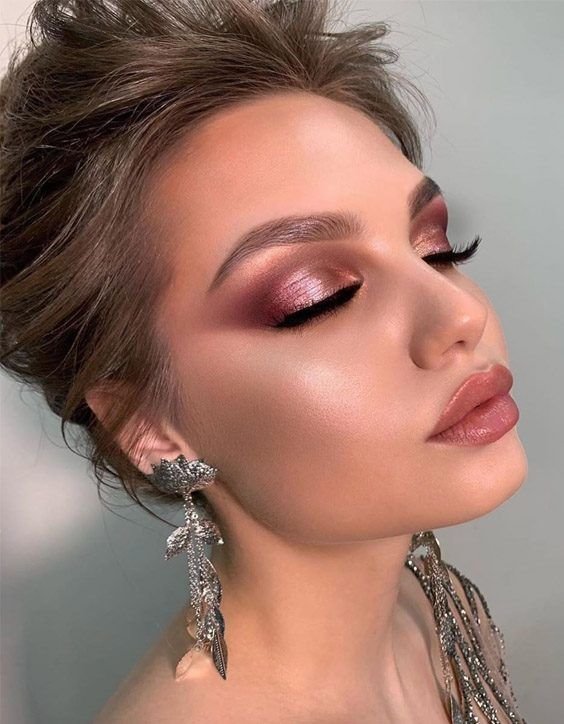 Крависый макияж для невесты с зелеными глазами