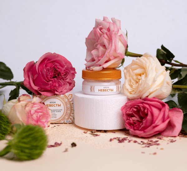 Крем и розы