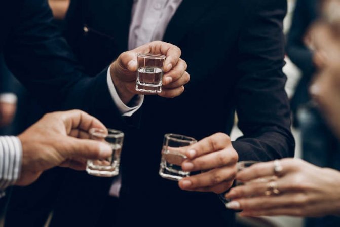 Крепкие напитки - обязательно