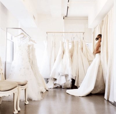 кто покупает платье невесте