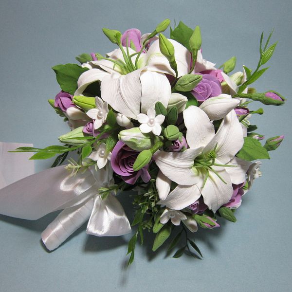 лилии в букете на свадьбу