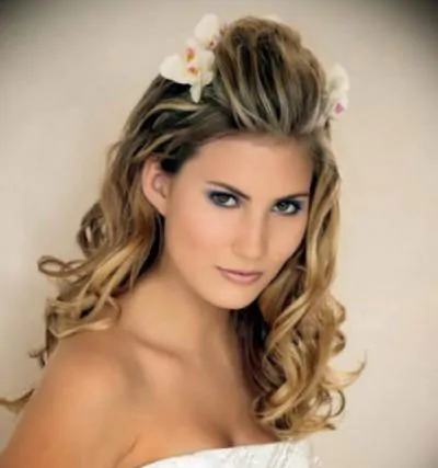 локоны с цветами