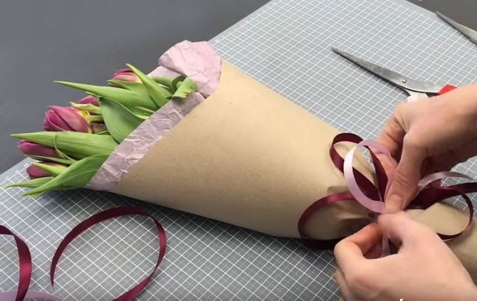 Мастер-класс по сборке простого букета из тюльпанов на 8 марта