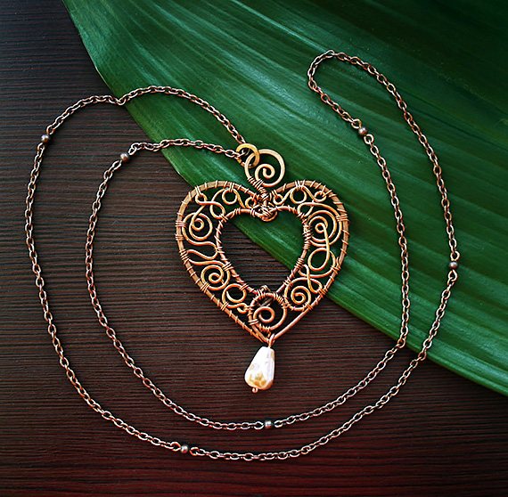 медное украшение, фото