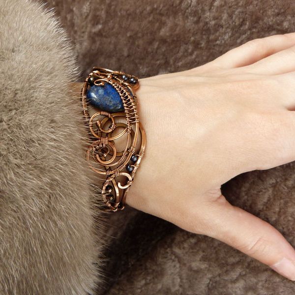 Медный браслет в качестве подарка жене на дату свадьбы