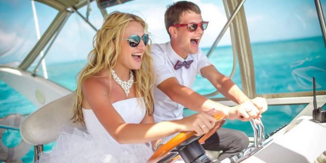 Многим молодоженам для счастья нужна другая страна