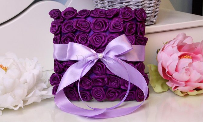 много роз из лент