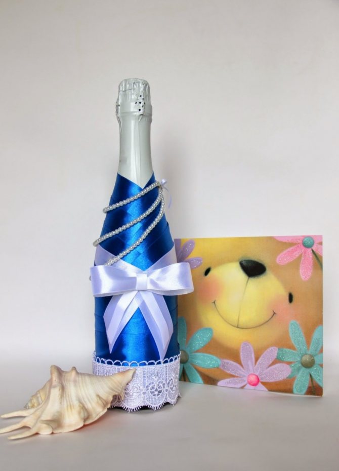 Можно просто повязать ленту в процессе декупажа в виде красивого банта