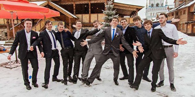 Мужчине нужно правильно подобрать одежду в зимнее время года