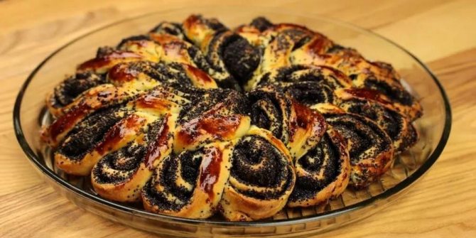 На такой праздник уместно испечь маковый пирог