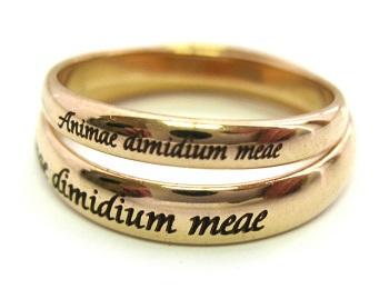 Надписи на латыни набирают популярность