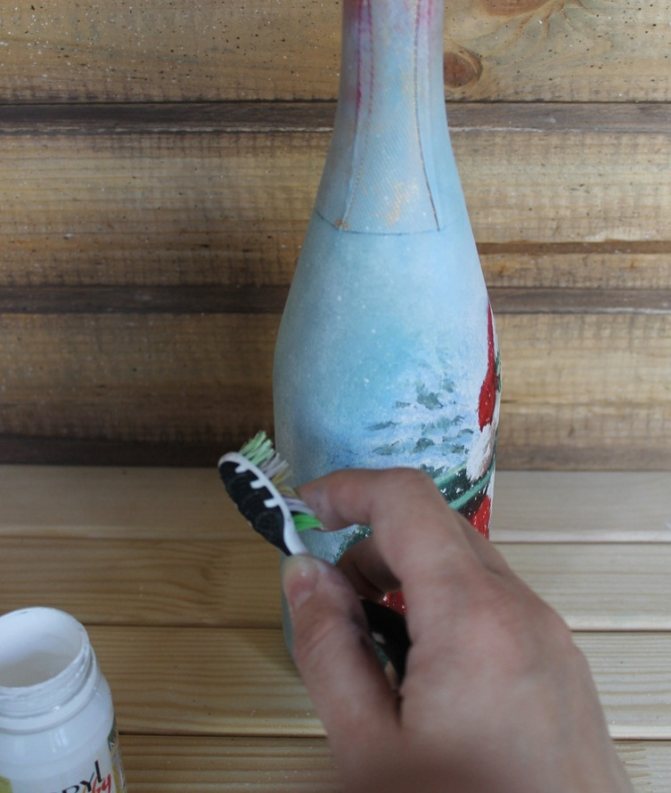 Нанесение брызг в процессе декупажа