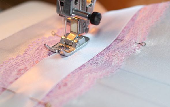 Настрачиваем атласную ленту