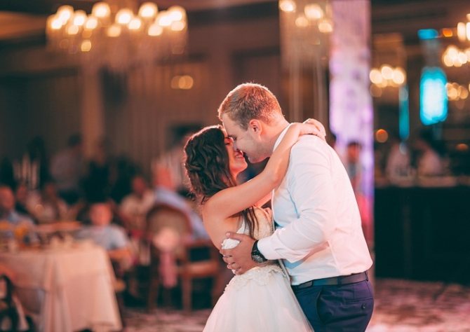 Не обязательно делать профессиональную постановку, куда милее смотрится танец с искренними чувствами влюбленных