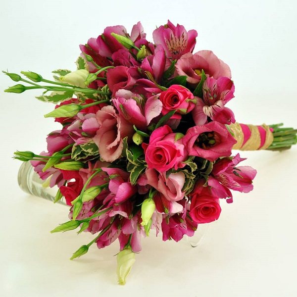 недорогой красный букет на свадьбу