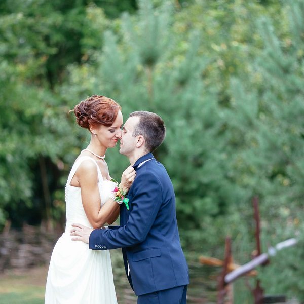 необычная пара молодоженов