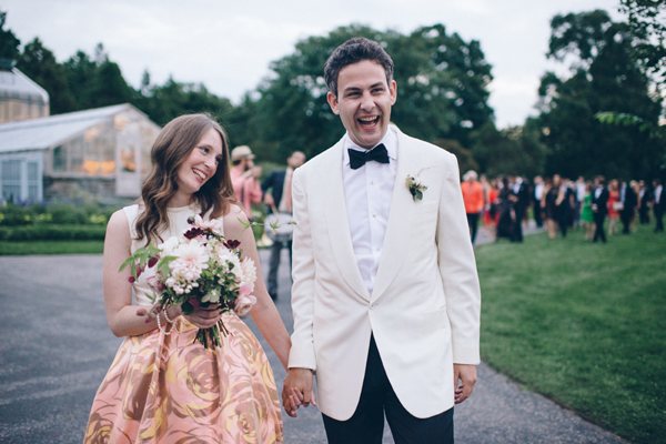 Невеста и жених дают шуточные клятвы