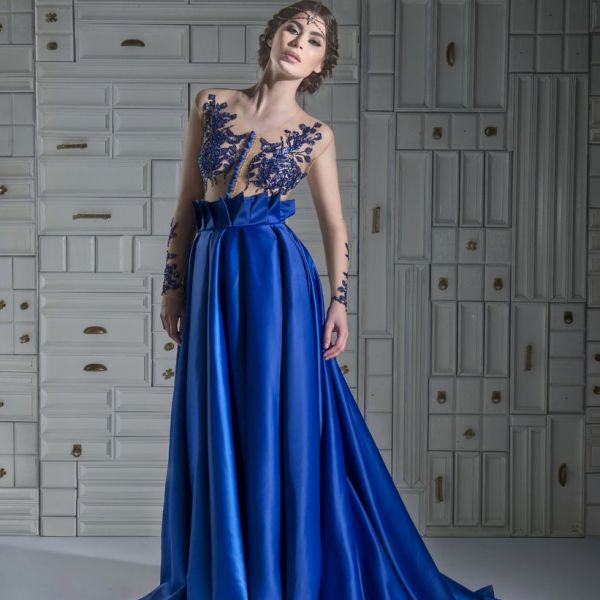 Невеста в шикарном синем платье