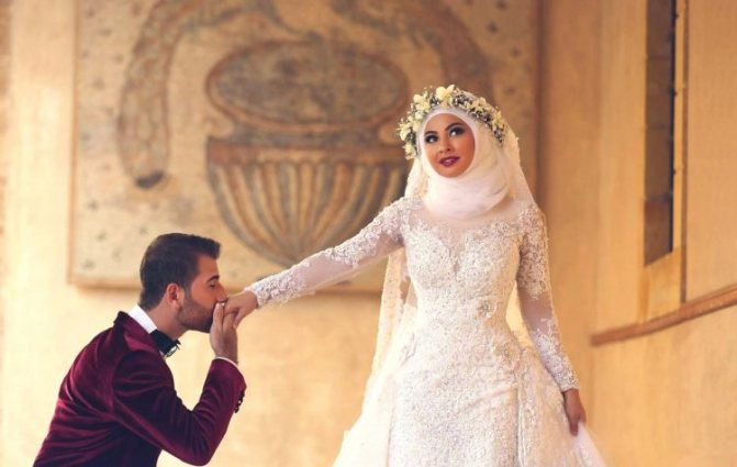 Невесте перед свадьбой дают богатое приданое