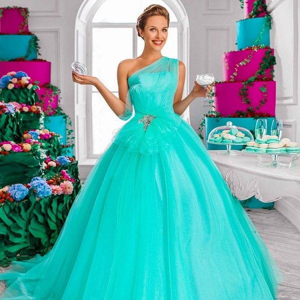 невесты в светло-зеленом платье