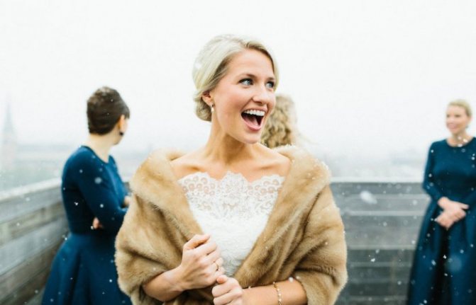 Нежный свадебный образ с шубкой в бежевом оттенке