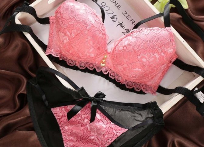 Нижнее розовое белье