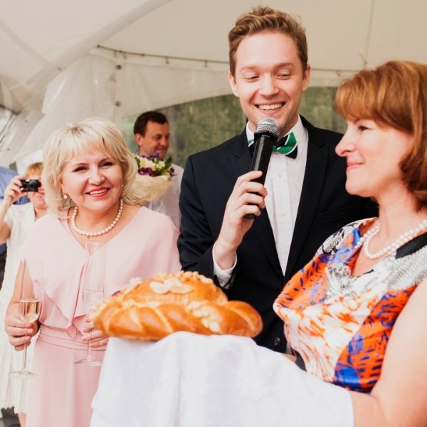 нужен ли ведущий на свадьбу из 20 человек