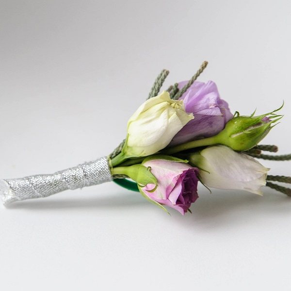 нужна ли свидетелю бутоньерка