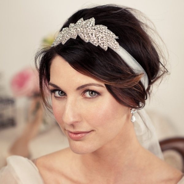 Ободок на голове невесты