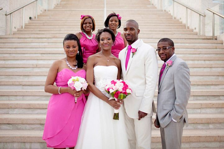 Образ жениха в белом костюме