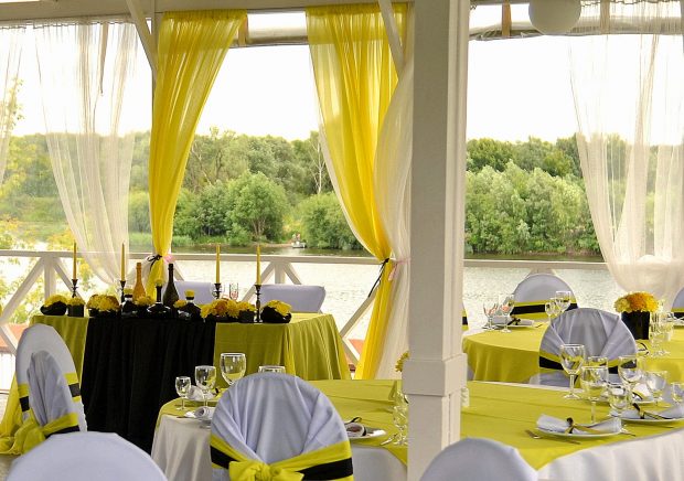 Оформление свадебного зала в жетом цвете