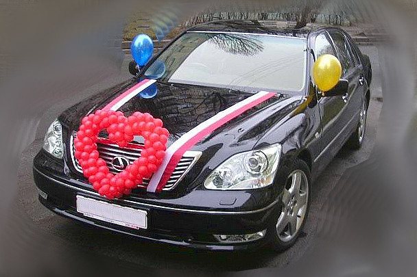 Оформление свадебной машины шарами