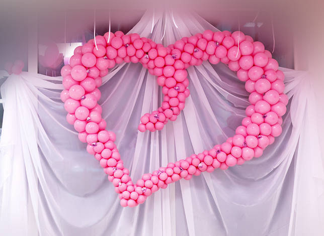 Оформление воздушными шарами: праздничный дизайн или воплощение романтики (28 фото)
