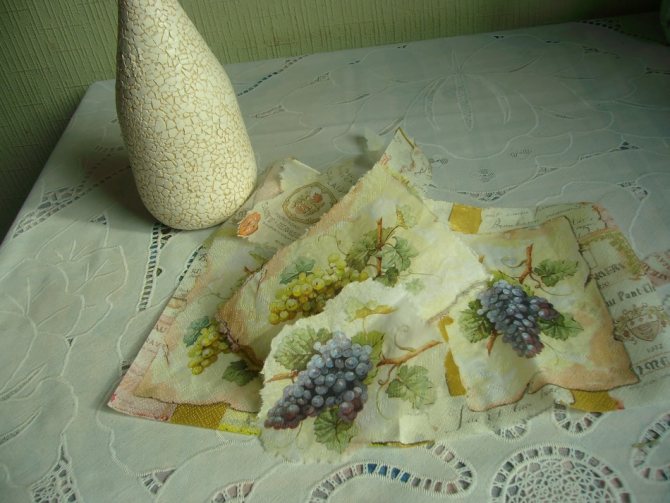 Определитесь с тем, какие изображения нужны для данного декупажа бутылки