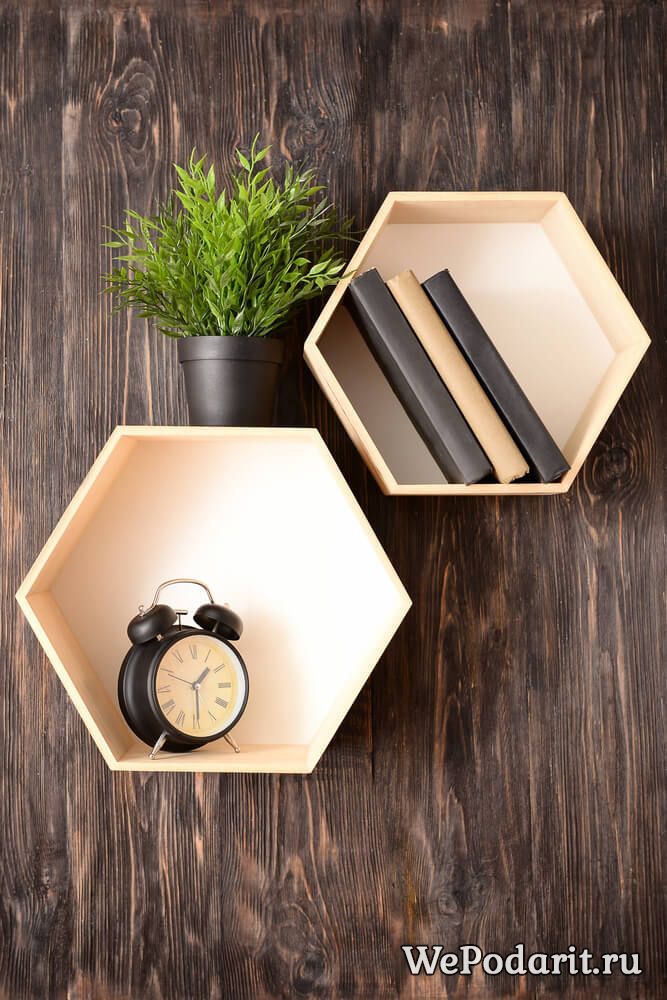 Оригинальная полка для книг