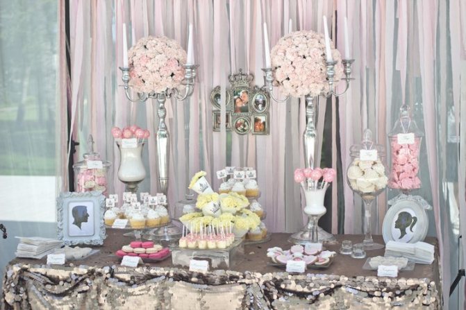 Оригинальное сочетание серебряного и розового цвета