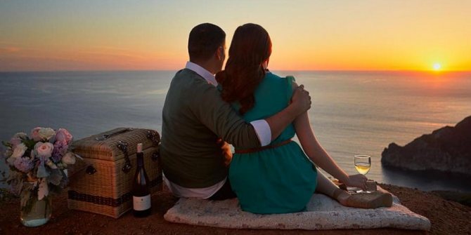 Пара отмечает годовщину супружеской жизни