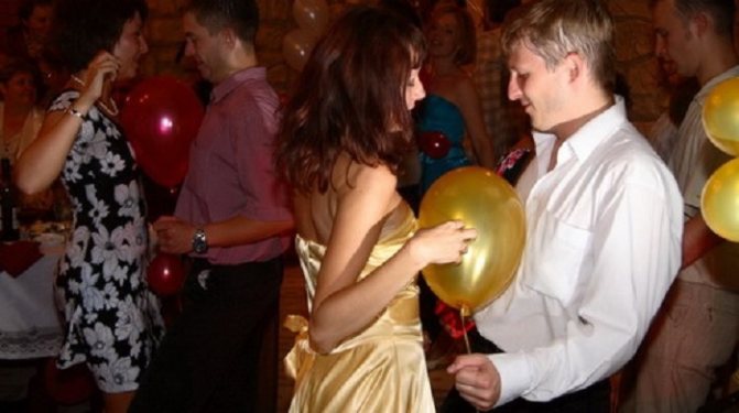 Парные танцы – веселый конкурс с шариками