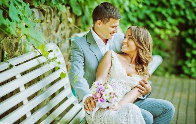 парочка на скамейке