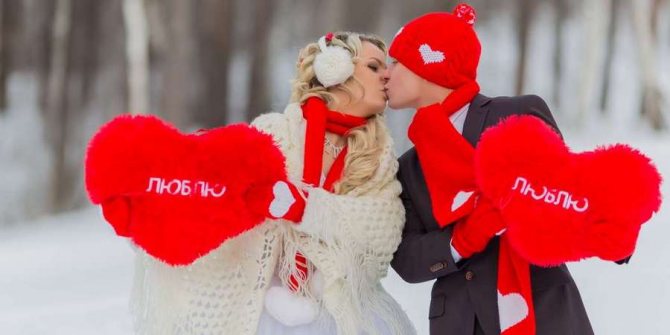 Пары часто расписываются в праздник