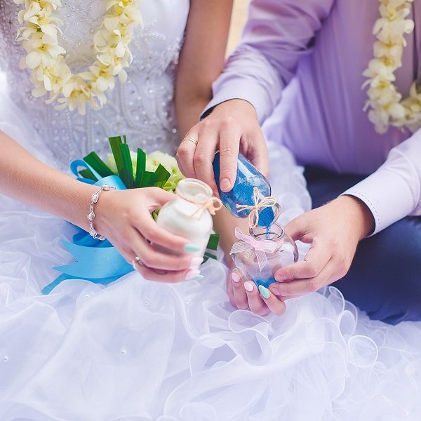 пересыпать песок на свадьбе