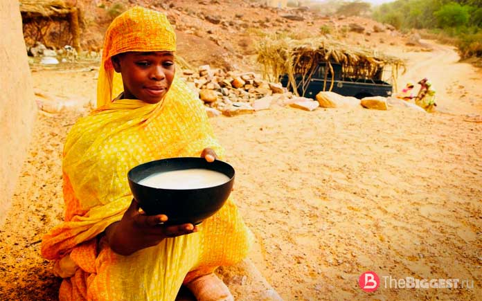 Первая брачная ночь в Африке: безумные обычаи и странные традиции (16 фото)