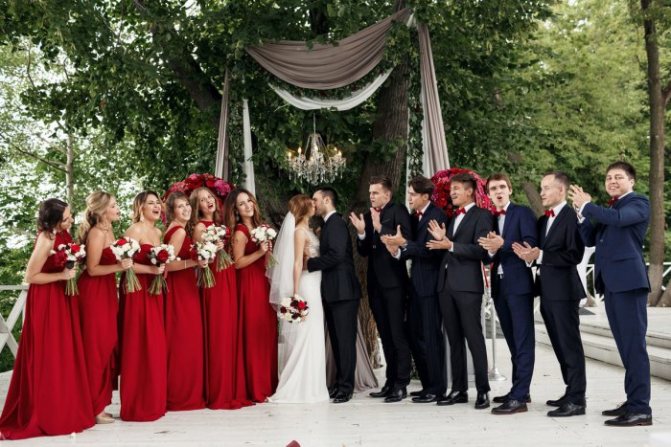 платье на свадьбу для гостей