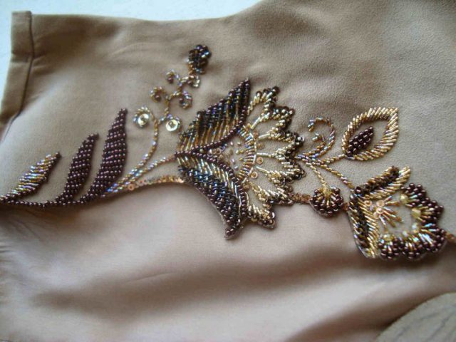 Платье вышитое бисером