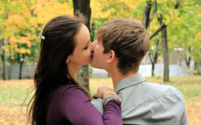 поцелуй во время съемки