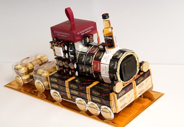 Подарки из конфет своими руками на свадьбу: мастер-класс с фото