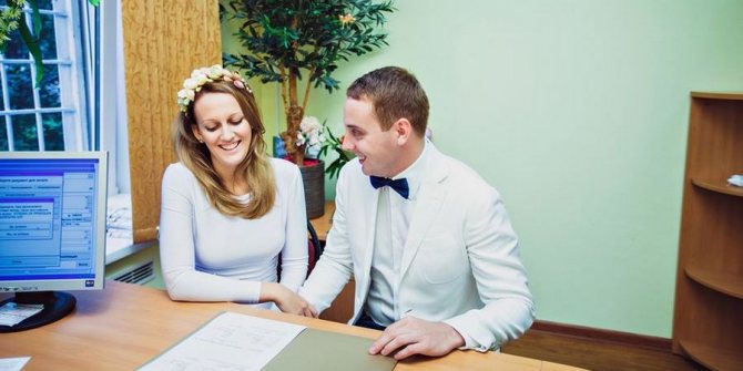 Подавать бумаги принято за месяц