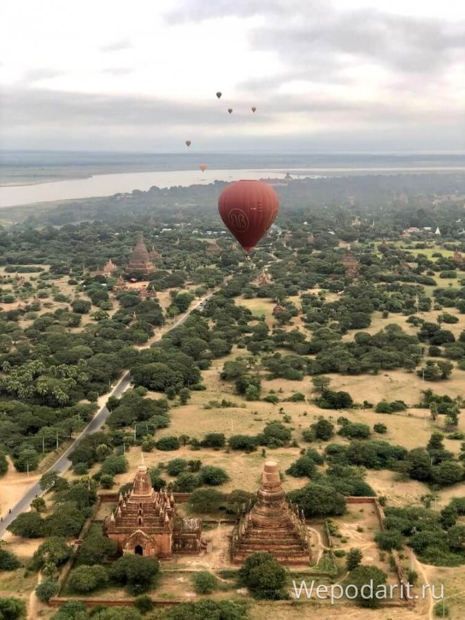полет на воздушном шаре над храмом Баган