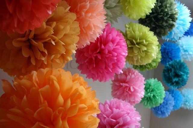 Помпоны из гофрированной бумаги